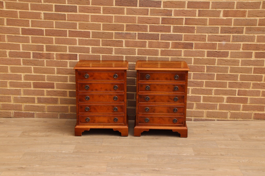 Pair of Oak Burr Bedside Chests - Image 2