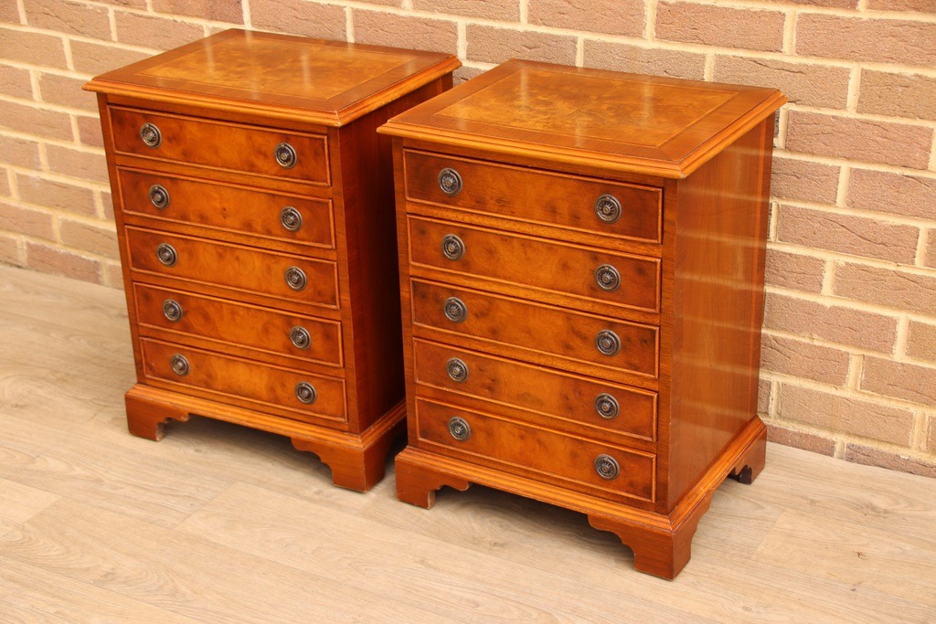 Pair of Oak Burr Bedside Chests - Image 4