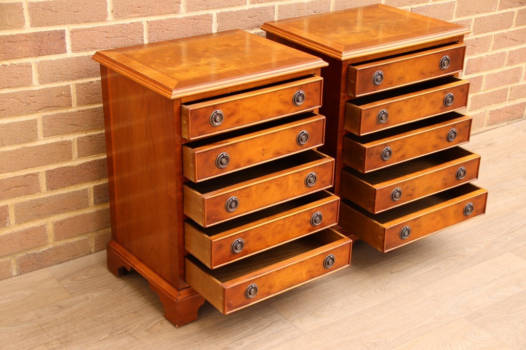 Pair of Oak Burr Bedside Chests - Image 7