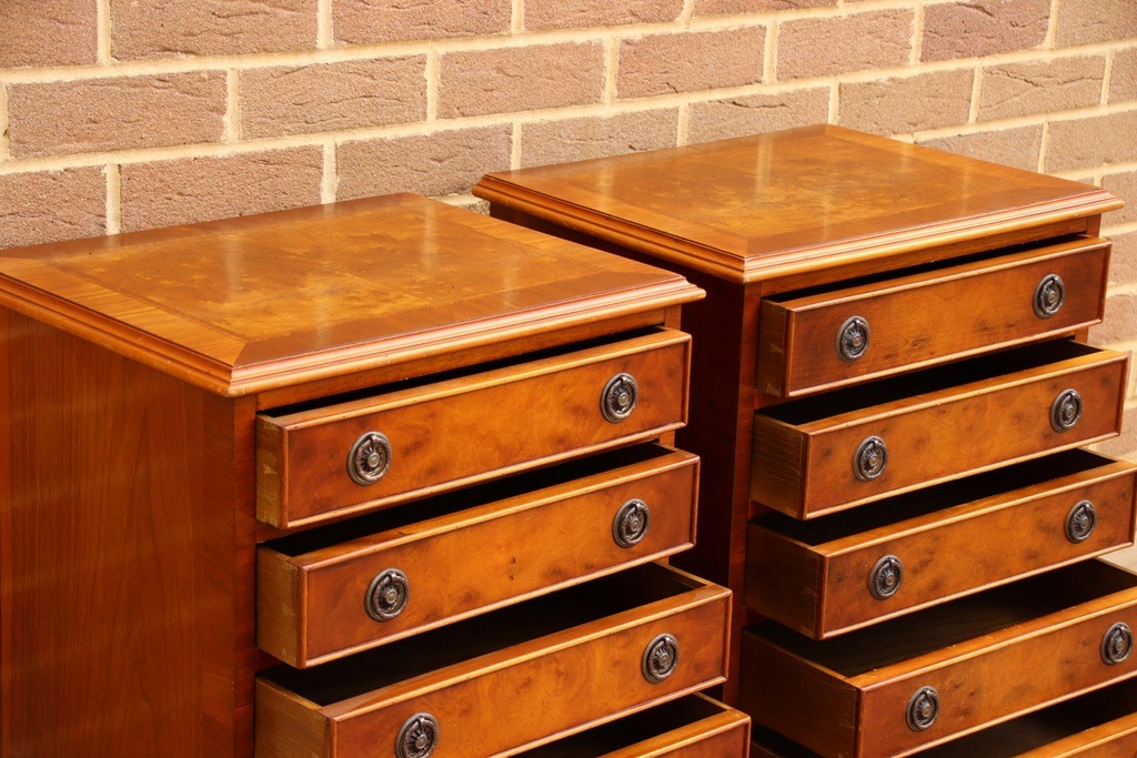 Pair of Oak Burr Bedside Chests - Image 8