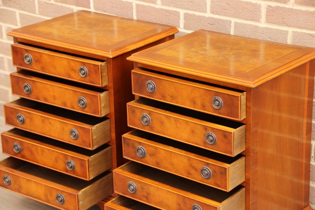 Pair of Oak Burr Bedside Chests - Image 10