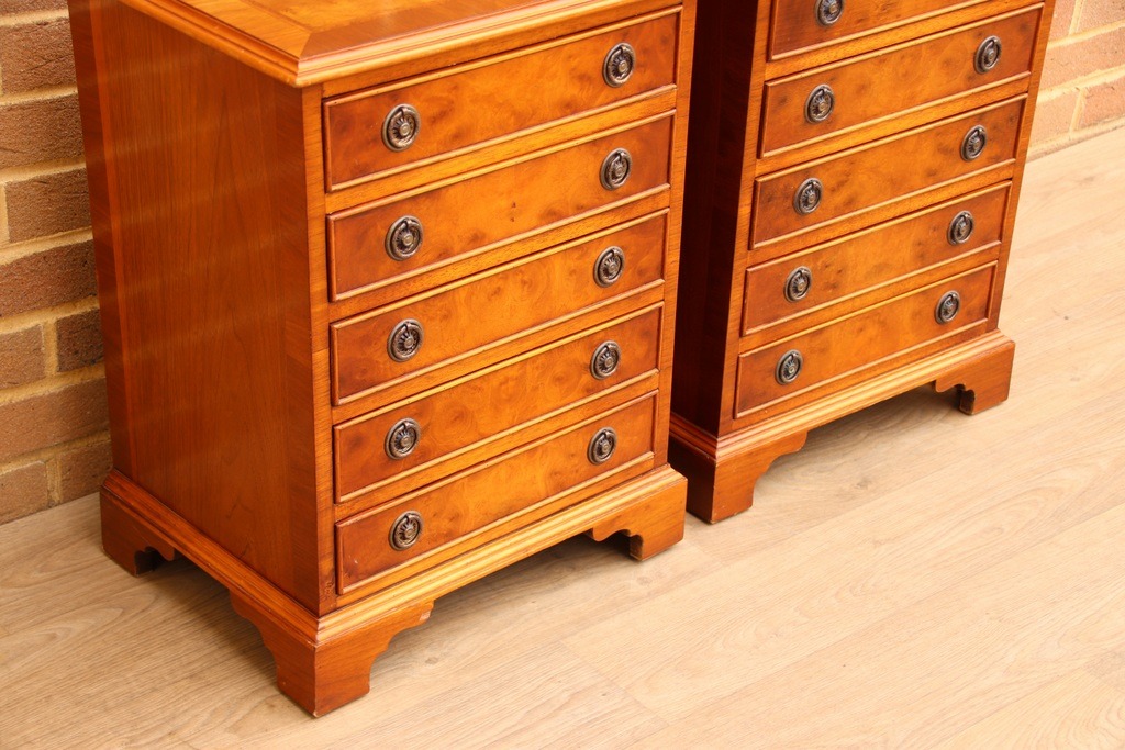 Pair of Oak Burr Bedside Chests - Image 18