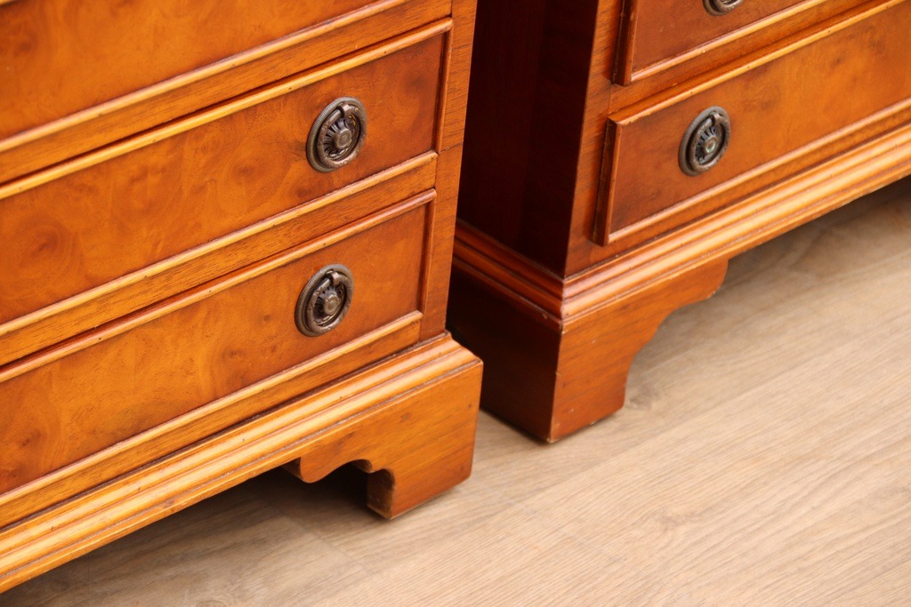 Pair of Oak Burr Bedside Chests - Image 22