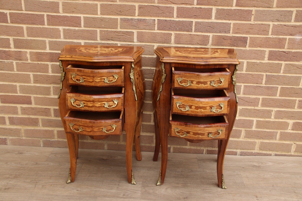 Pair of French Bombe Bedside Tables - Image 8