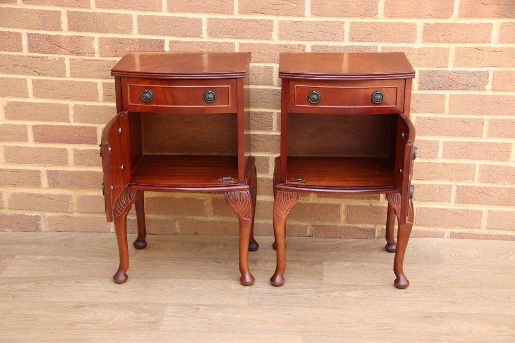 Pair of Mahogany Queen Anne Bedside Tables - Image 4