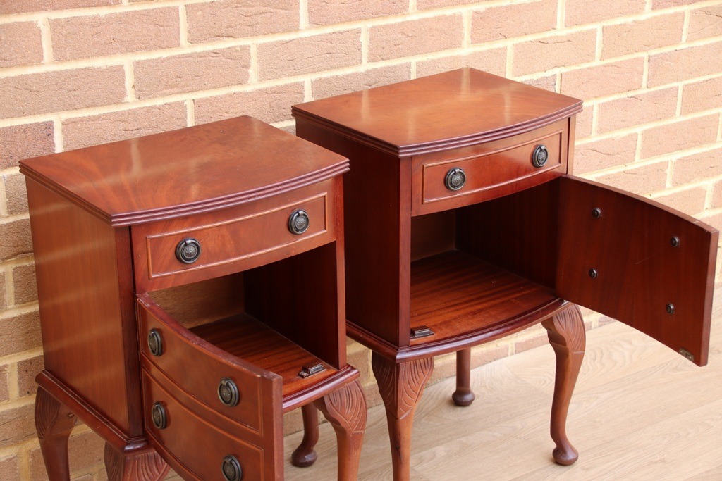 Pair of Mahogany Queen Anne Bedside Tables - Image 5