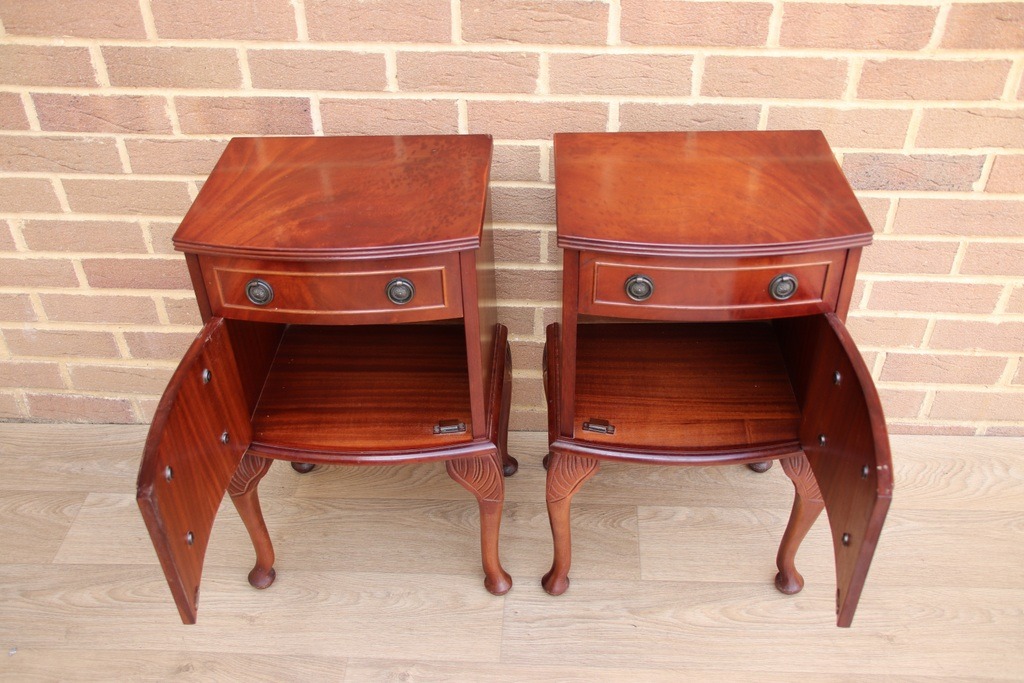 Pair of Mahogany Queen Anne Bedside Tables - Image 6