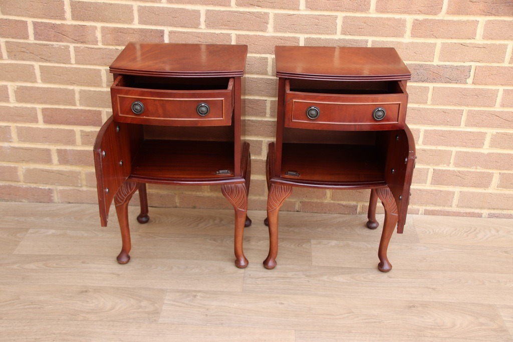 Pair of Mahogany Queen Anne Bedside Tables - Image 7