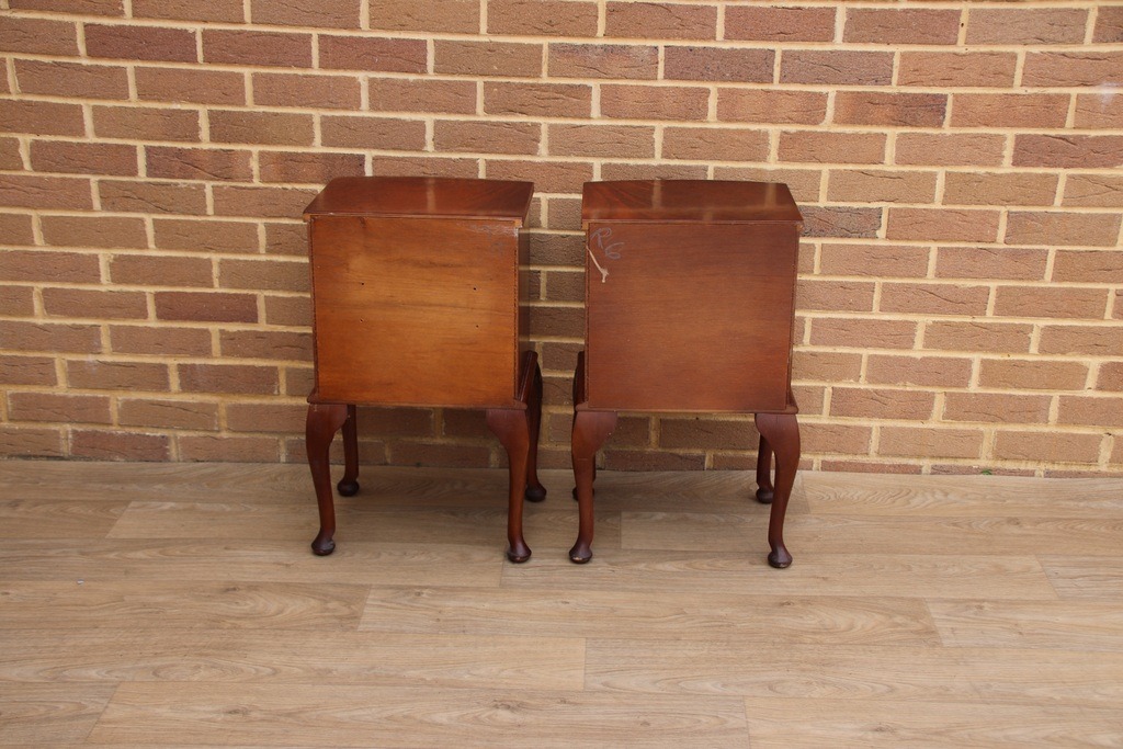 Pair of Mahogany Queen Anne Bedside Tables - Image 12
