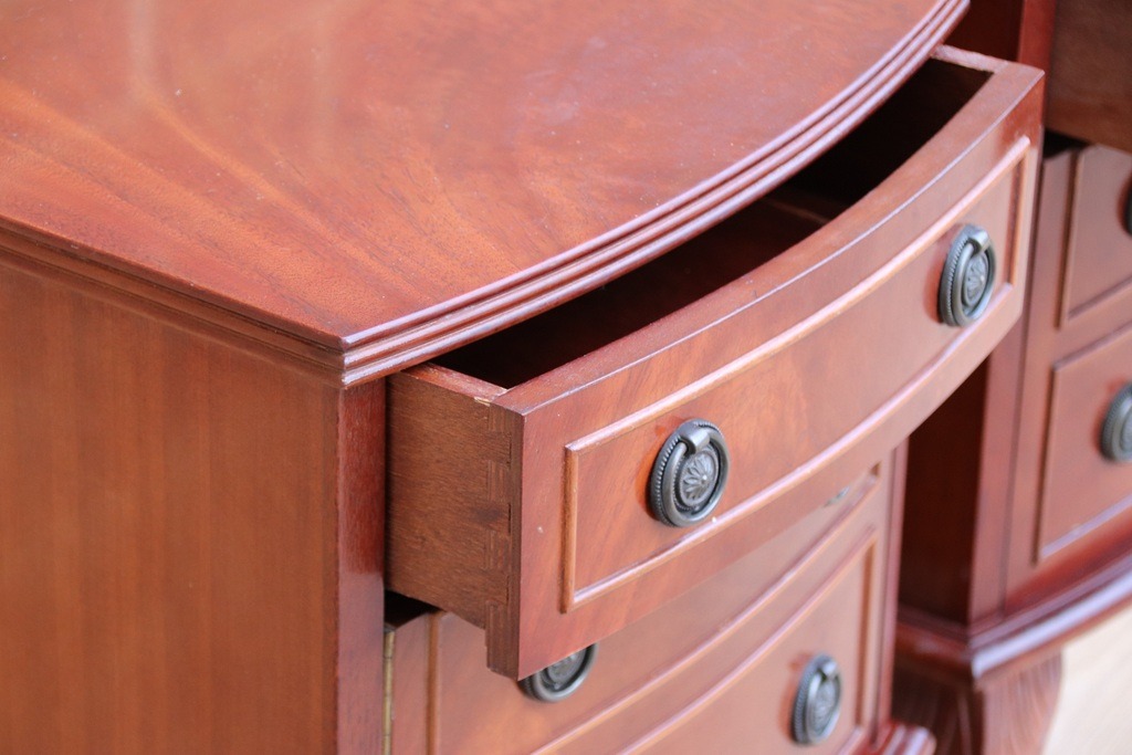 Pair of Mahogany Queen Anne Bedside Tables - Image 14