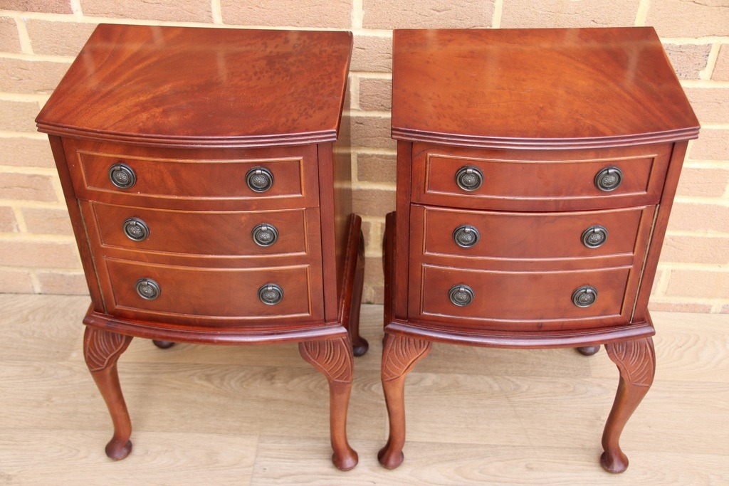 Pair of Mahogany Queen Anne Bedside Tables - Image 15