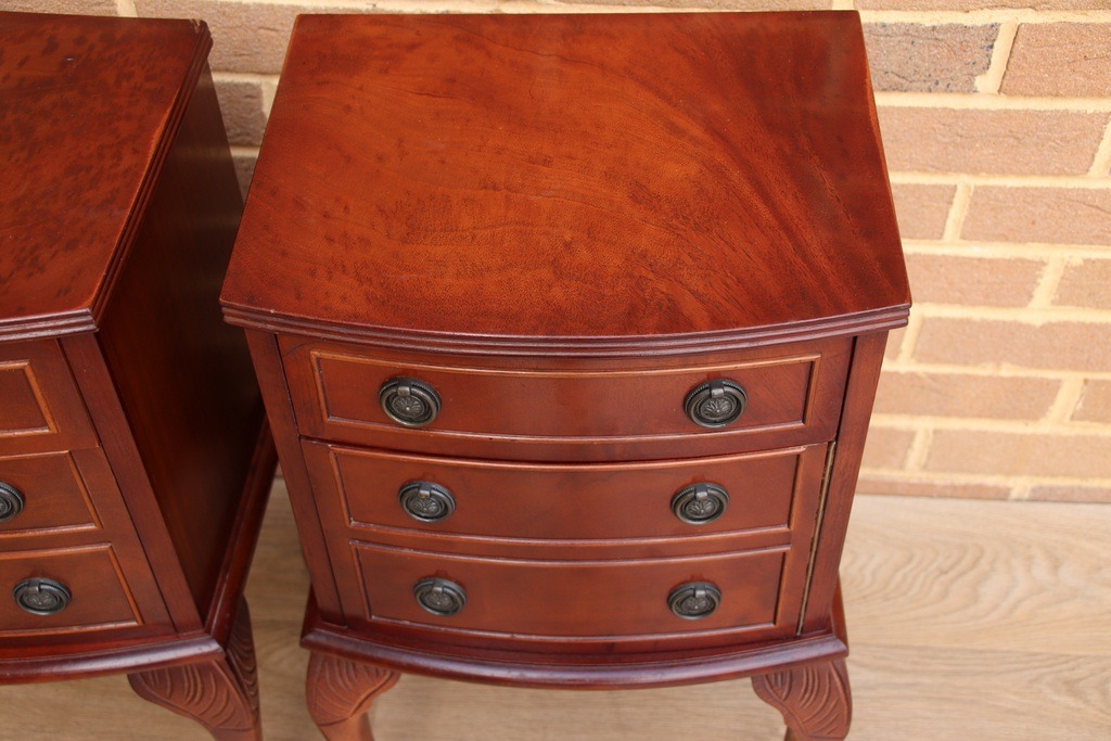 Pair of Mahogany Queen Anne Bedside Tables - Image 19