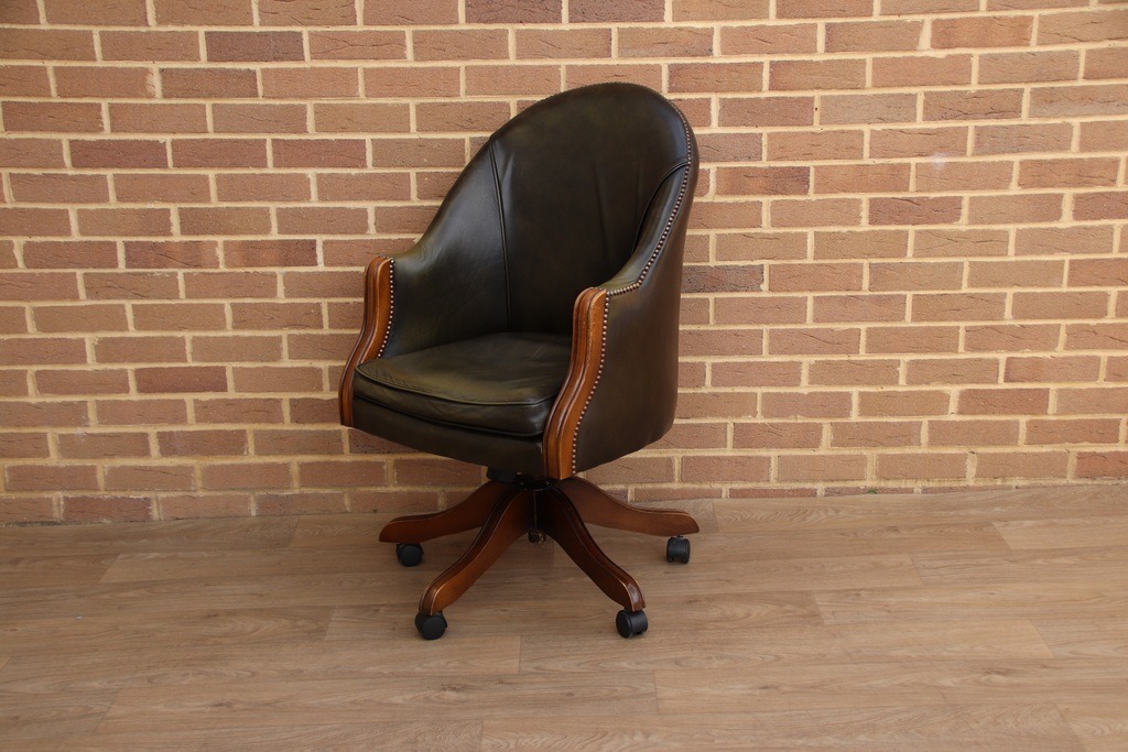 Bevan Funnell Directors Chair - Image 3