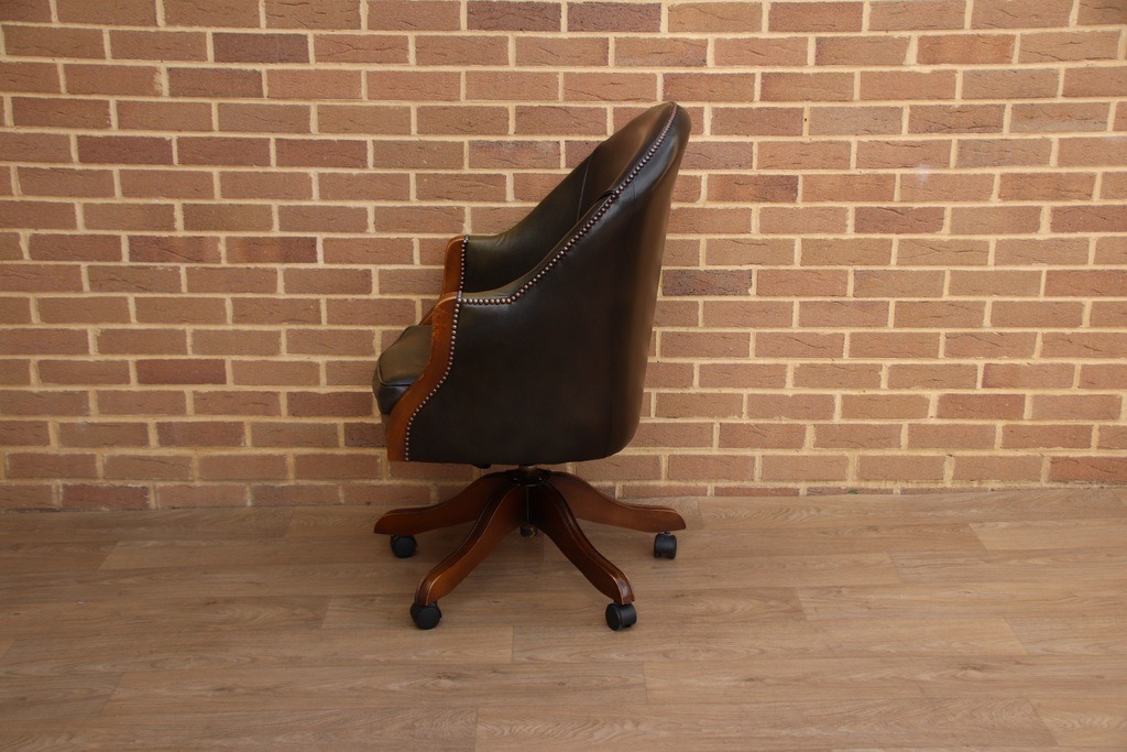 Bevan Funnell Directors Chair - Image 4