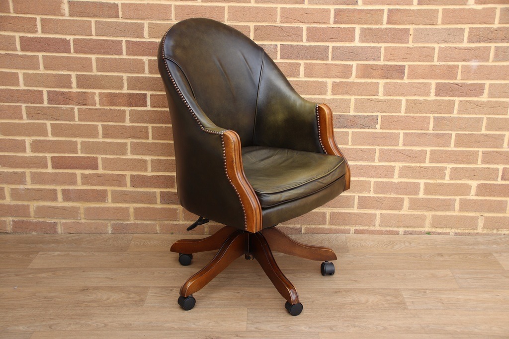 Bevan Funnell Directors Chair - Image 8