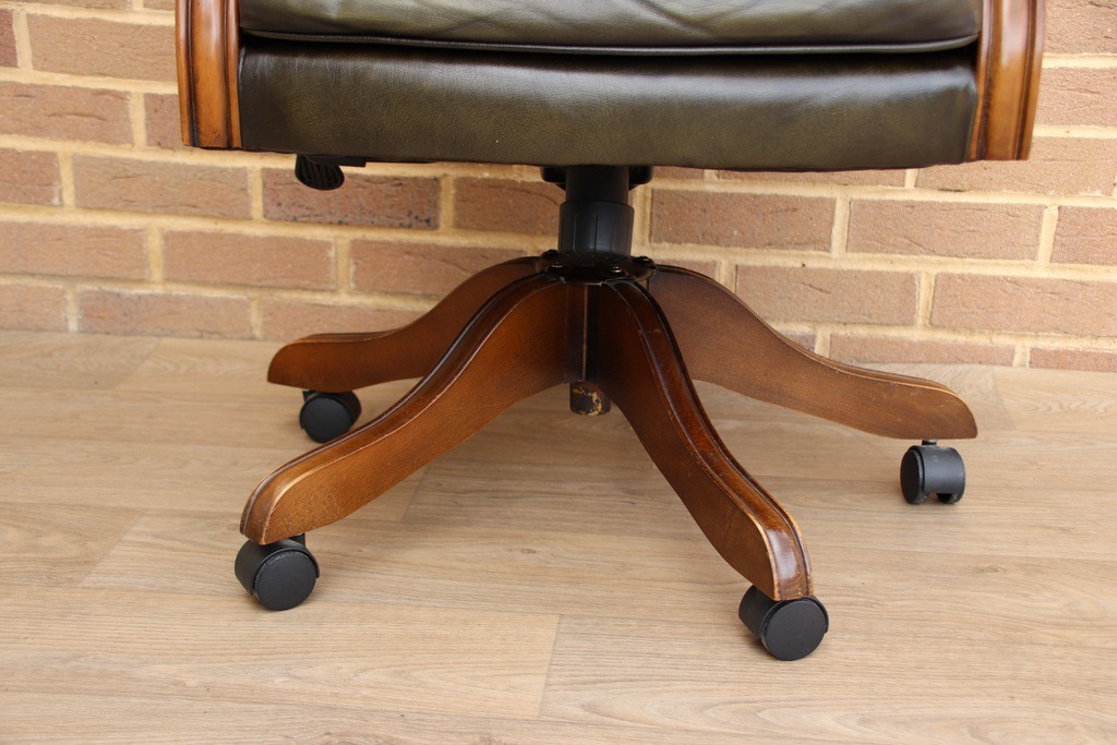 Bevan Funnell Directors Chair - Image 10