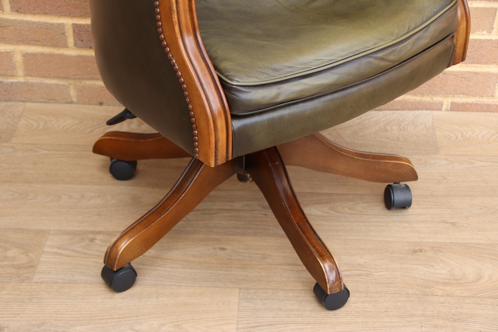 Bevan Funnell Directors Chair - Image 11