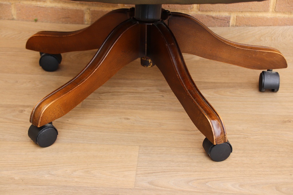 Bevan Funnell Directors Chair - Image 16