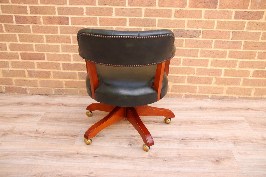 Bankers Chesterfield Chair - Image 4