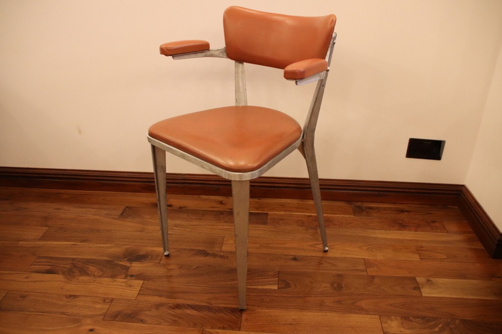 Ten Ernest Race Chairs - Image 9