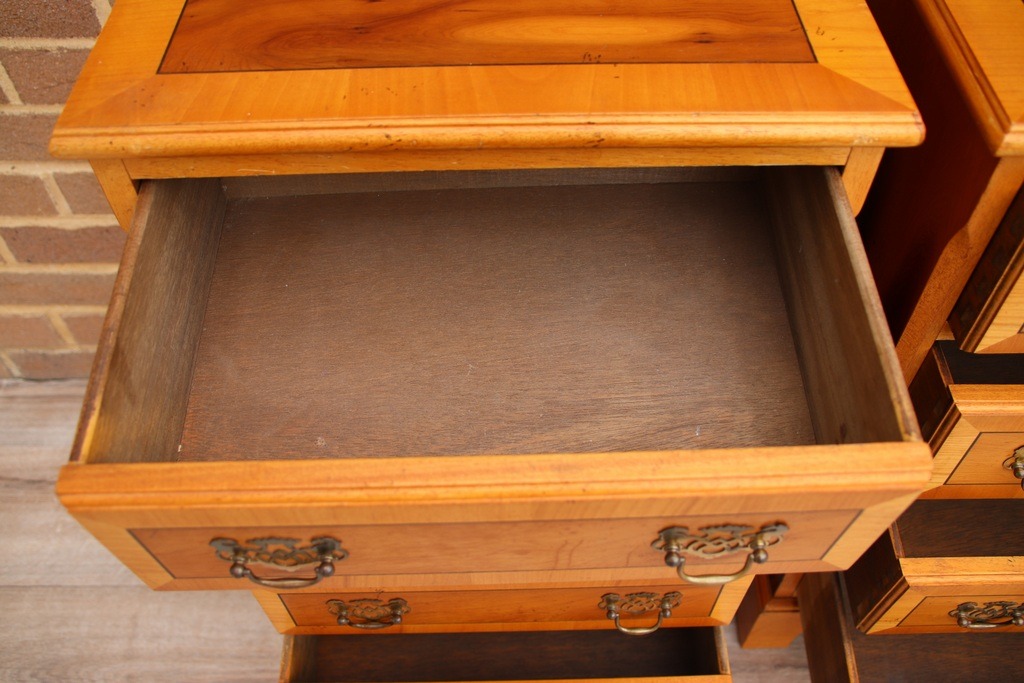Pair of Burr Wood Bedside Chests - Image 10