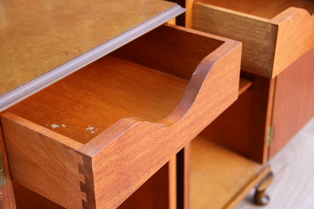 Pair of Antique Burr Walnut Bedside Cabinets - Image 7