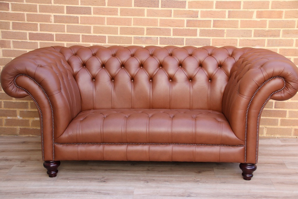 Saxon Highgrove Chesterfield Sofa - Image 4