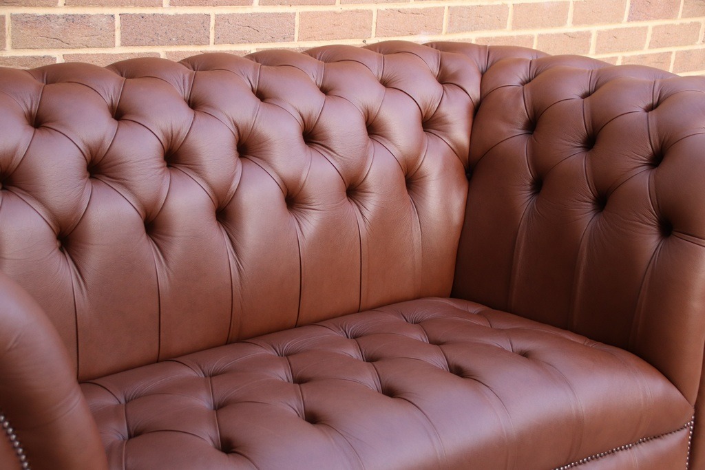 Saxon Highgrove Chesterfield Sofa - Image 9
