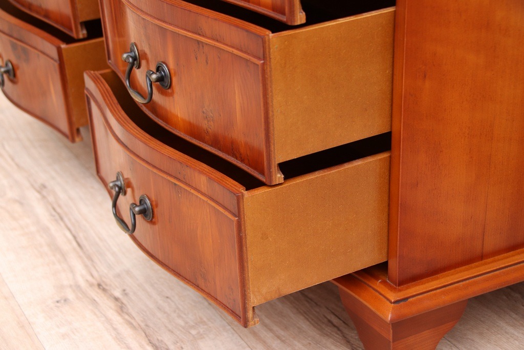 Pair of Burr Wood Bedside Tables - Image 9