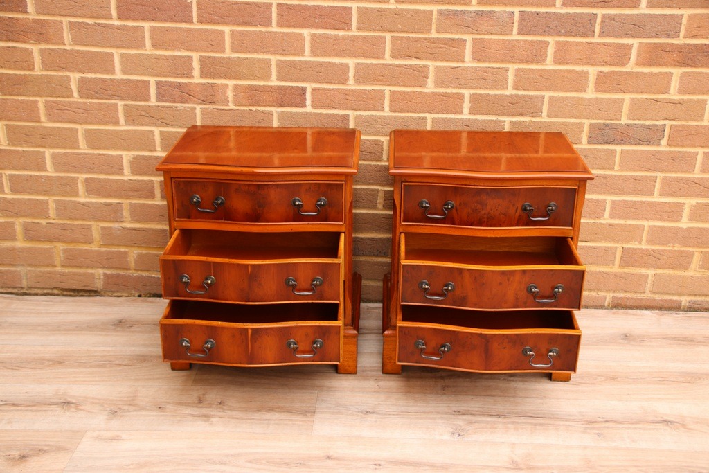 Pair of Burr Bedside Tables - Image 8