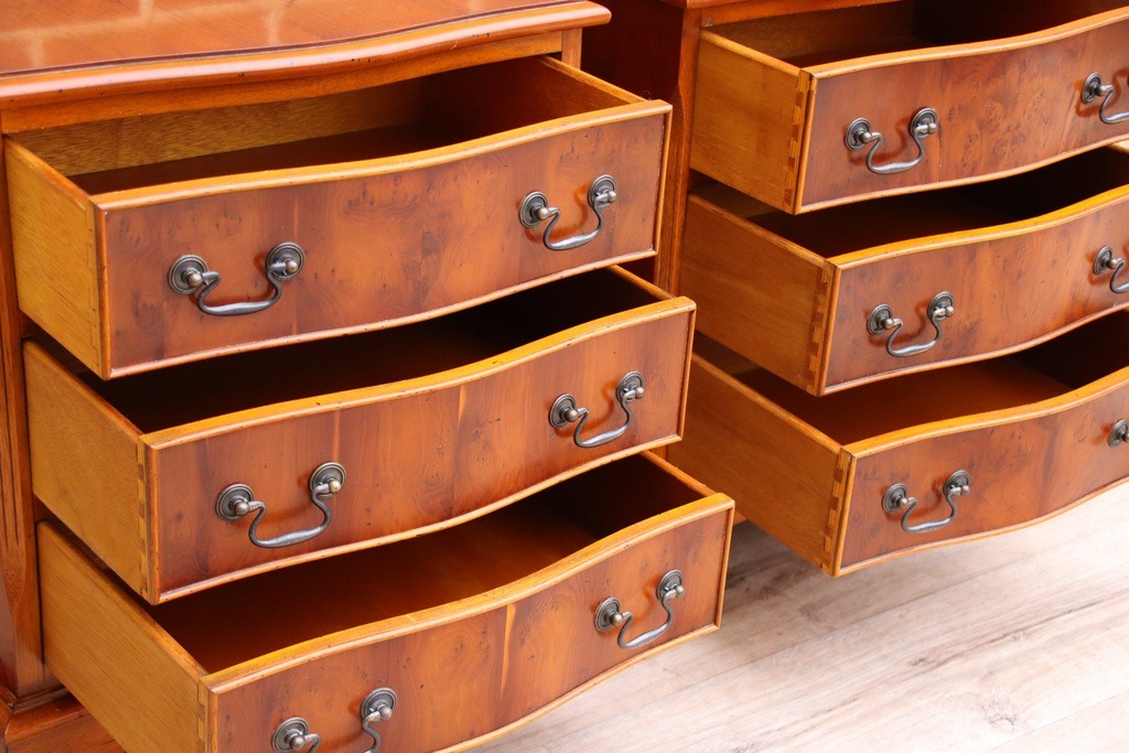 Pair of Burr Bedside Tables - Image 10