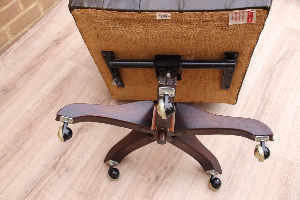 Chesterfield Directors Wade Chair - Image 13