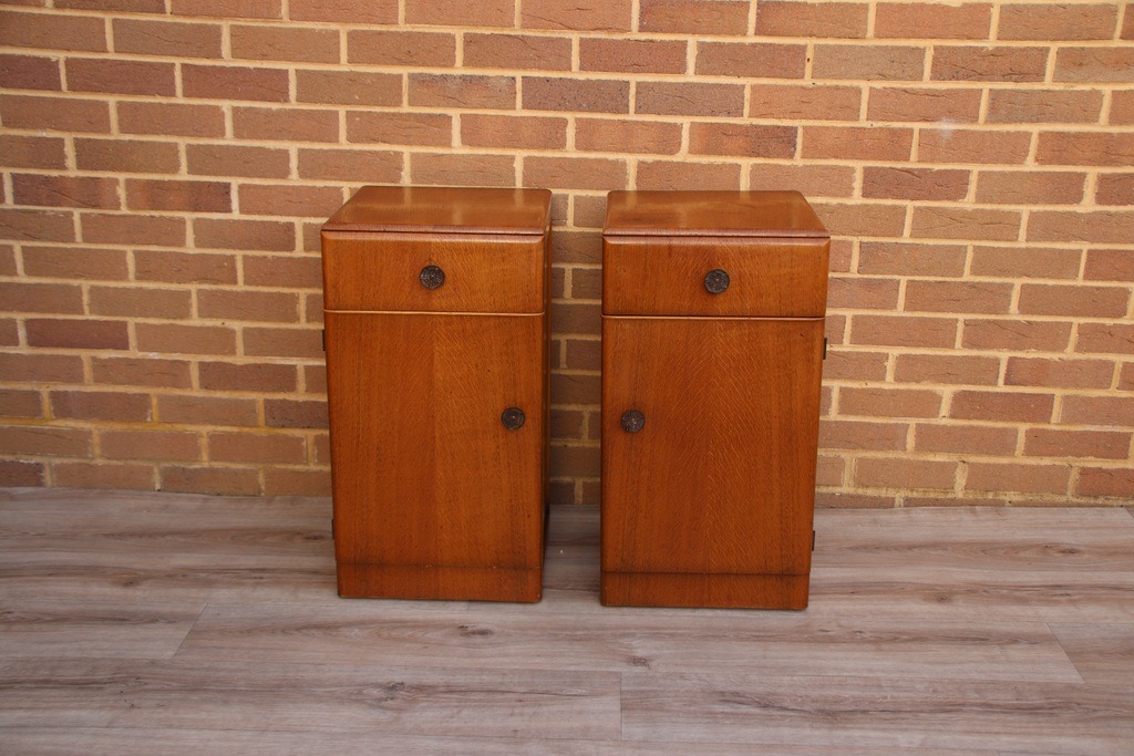 Pair of Mid-Century Oak Bedside Cabinets - Image 2