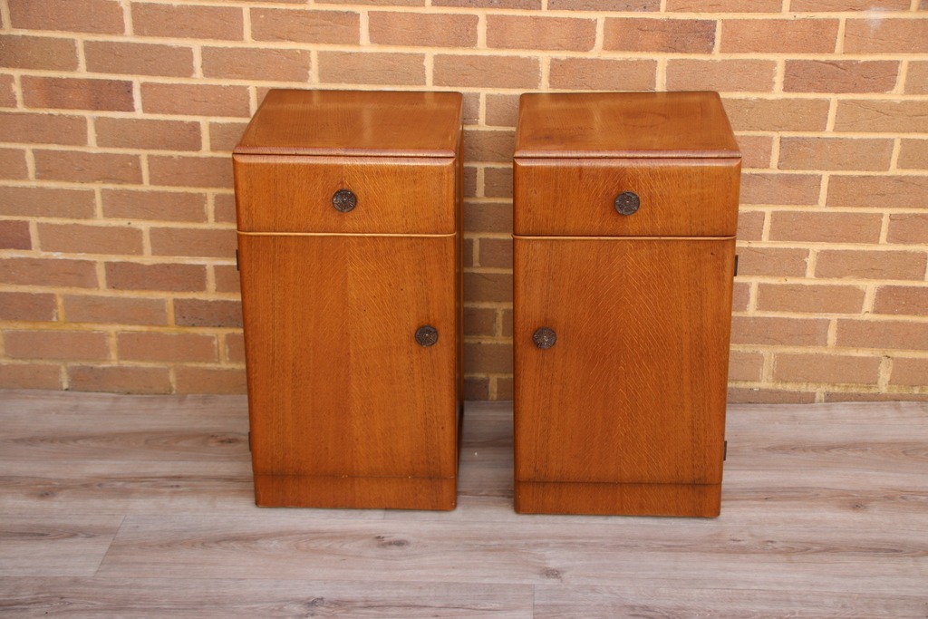 Pair of Mid-Century Oak Bedside Cabinets - Image 3