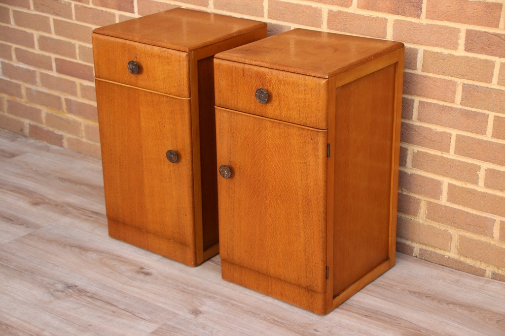 Pair of Mid-Century Oak Bedside Cabinets - Image 4