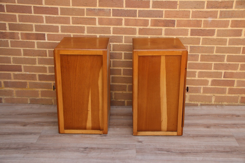 Pair of Mid-Century Oak Bedside Cabinets - Image 15