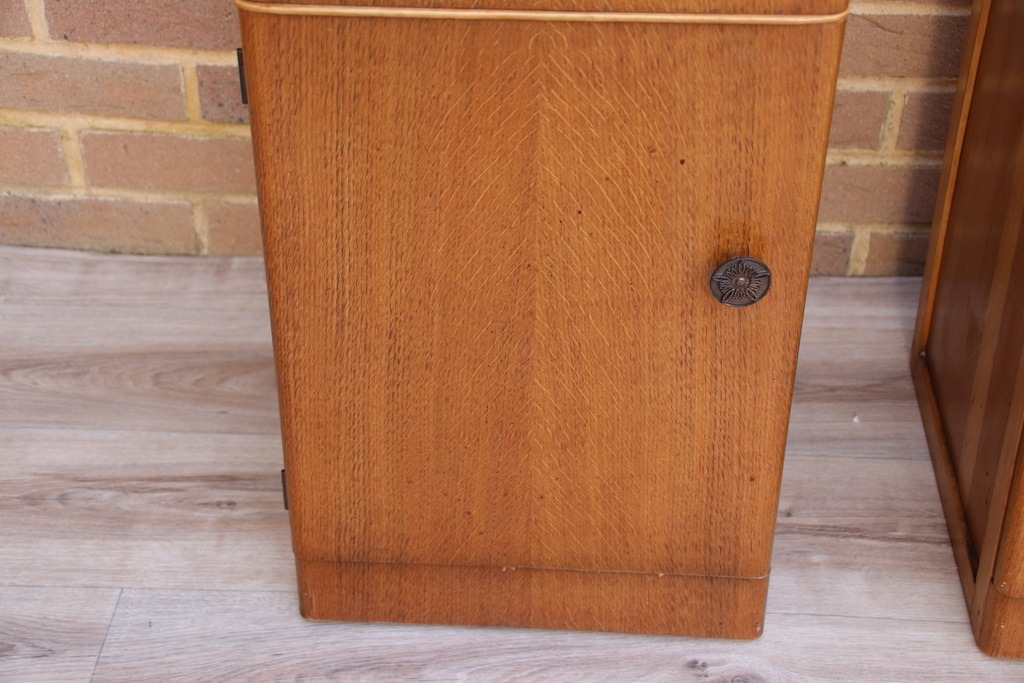 Pair of Mid-Century Oak Bedside Cabinets - Image 17