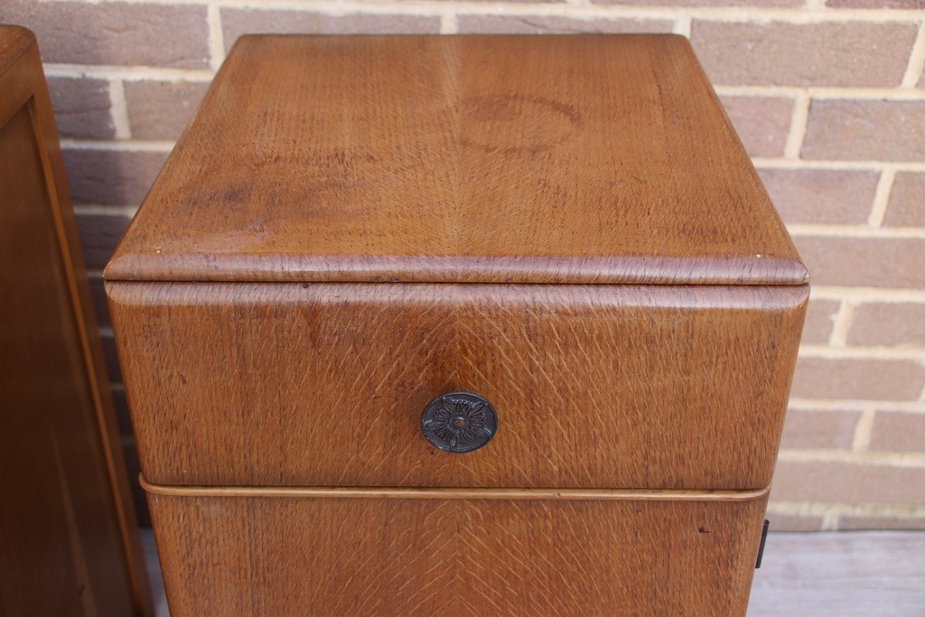 Pair of Mid-Century Oak Bedside Cabinets - Image 19