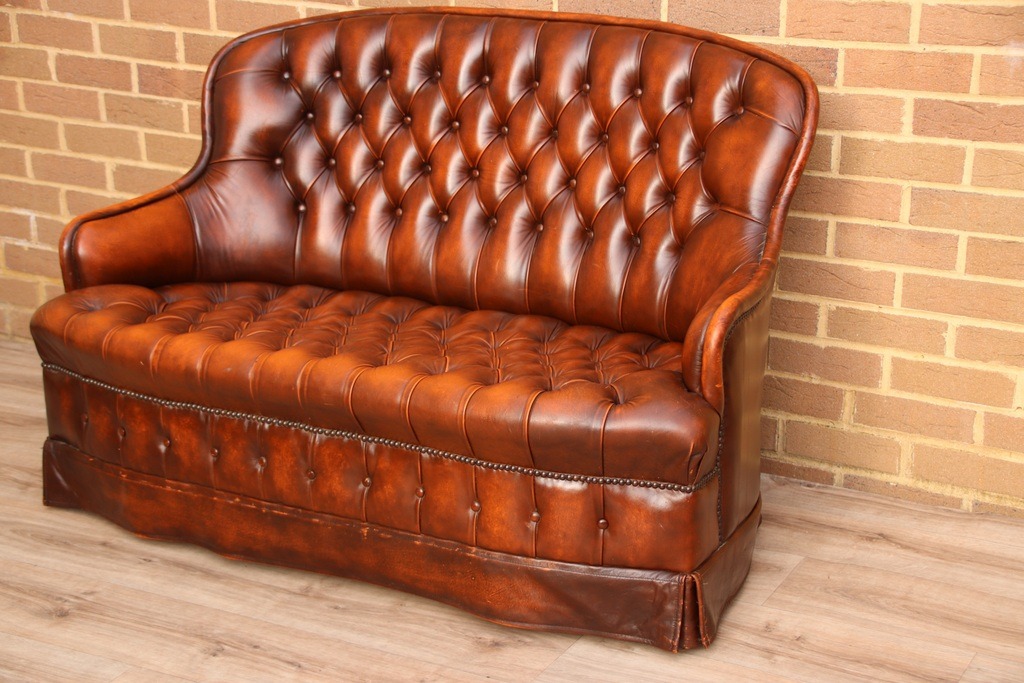 Wade Vintage Chesterfield Sofa - Image 3