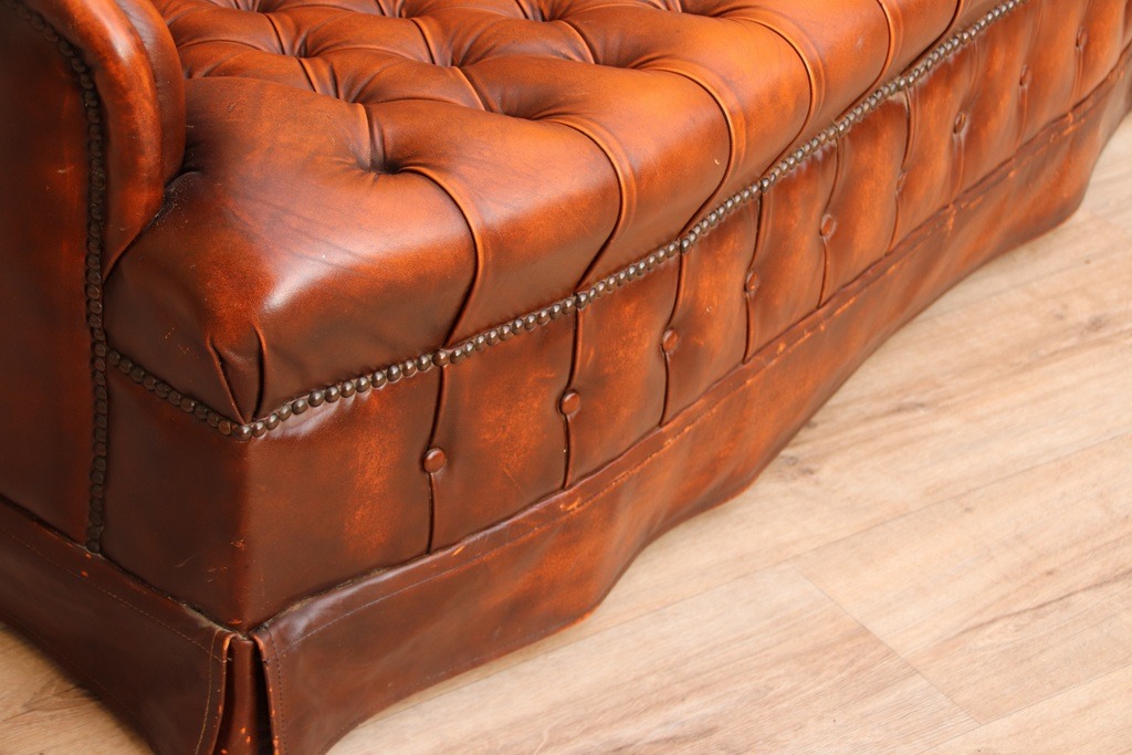 Wade Vintage Chesterfield Sofa - Image 10