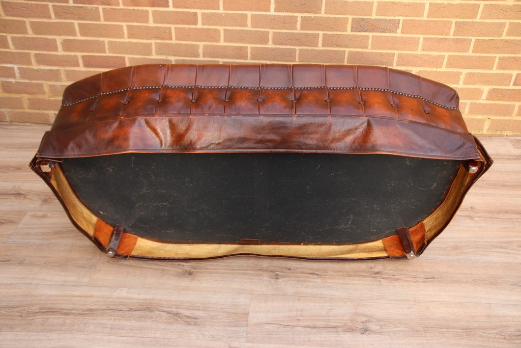 Wade Vintage Chesterfield Sofa - Image 16