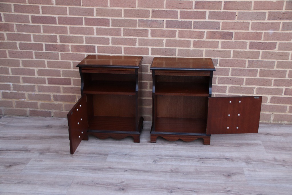 Pair of Vintage Bedside Tables - Image 4