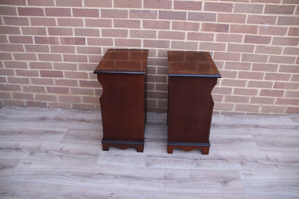 Pair of Vintage Bedside Tables - Image 9