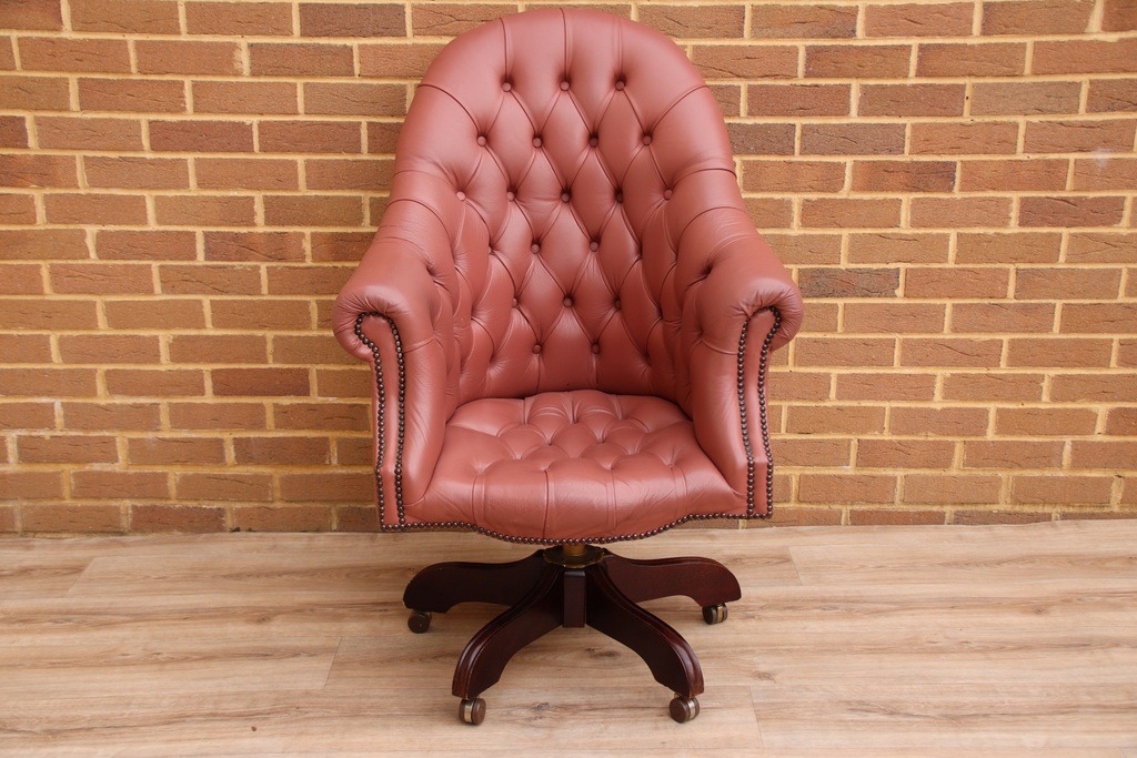 Chesterfield Directors Chair - Image 2