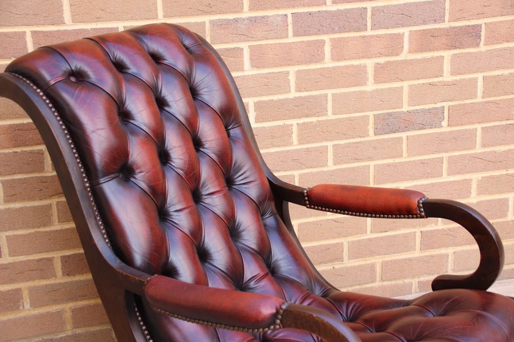 Chesterfield Vintage Rocking Chair - Image 9