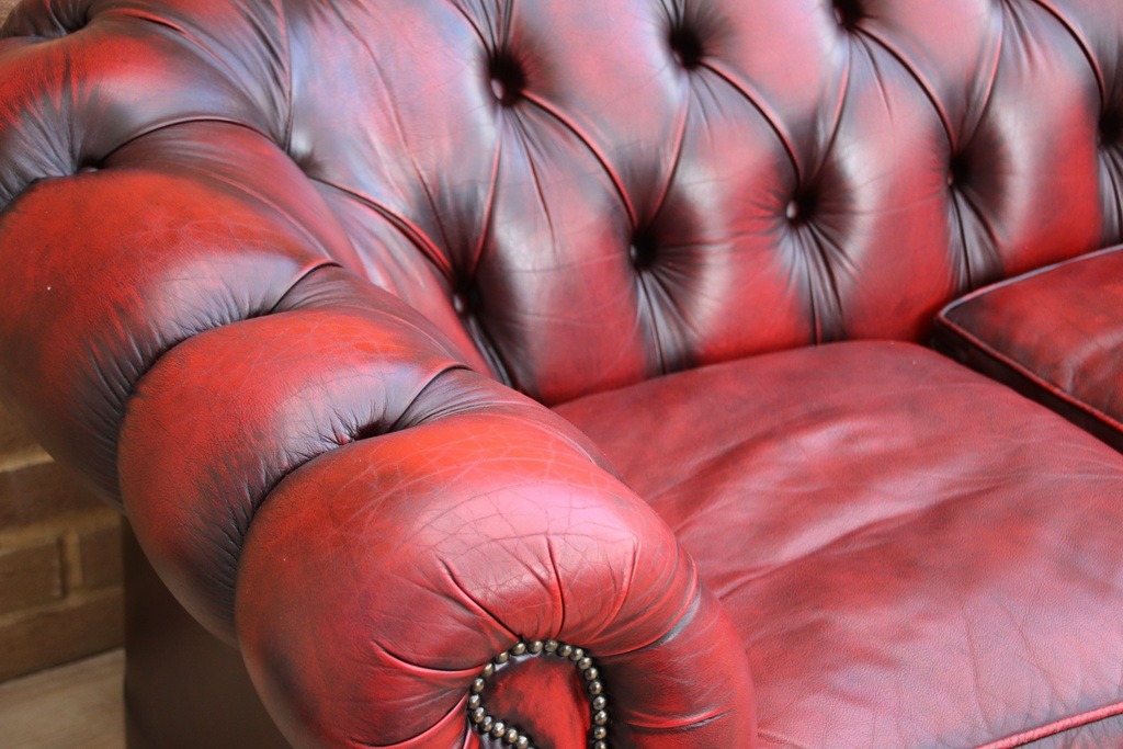 Chesterfield Vintage Sofa - Image 10