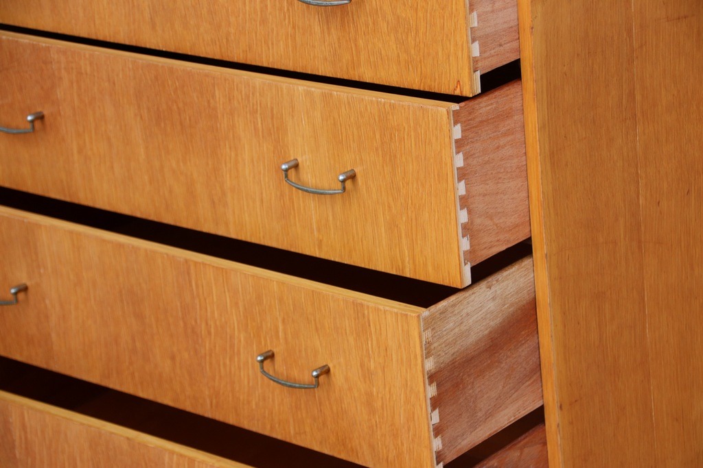 Mid-Century Oak Chest of Drawers - Image 10