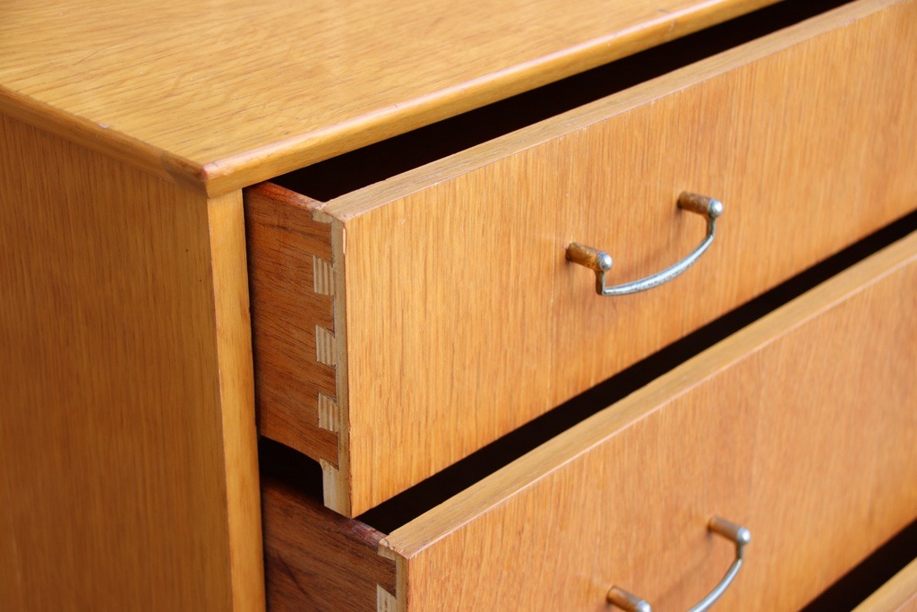 Mid-Century Oak Chest of Drawers - Image 12