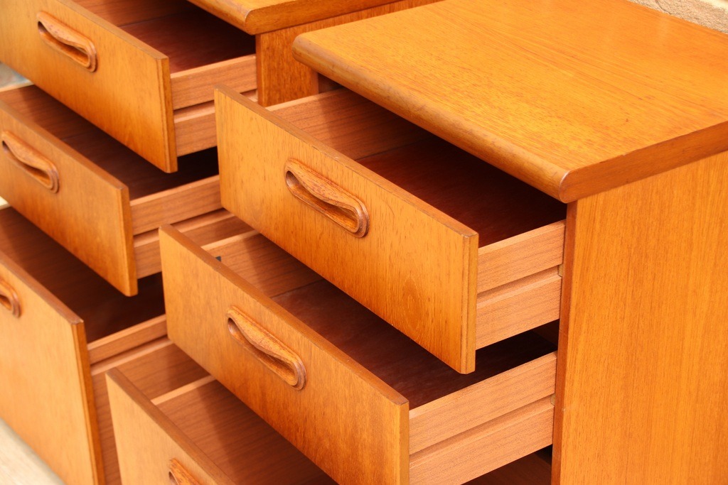 Meredew Bedside Tables - Image 7
