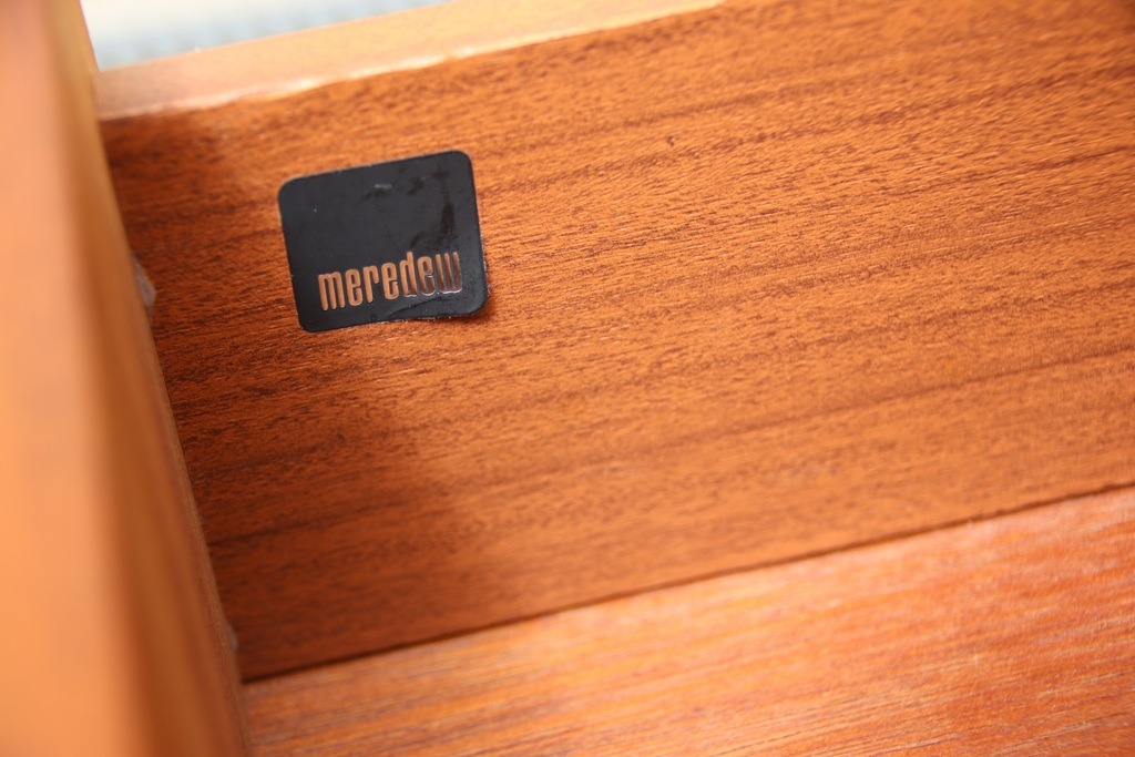 Meredew Bedside Tables - Image 9